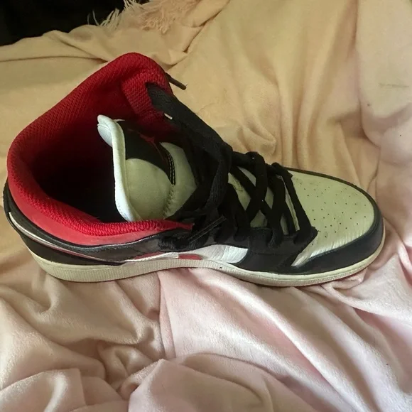Jordan 1s mid. - Picture 4 of 6